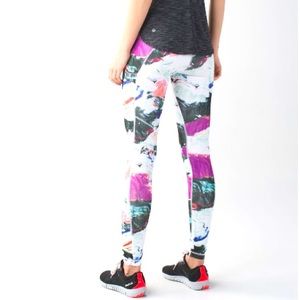 Lululemon Speed Tight III All Full-On Luxtreme
Pigment Wave/ Black/Regal Plum